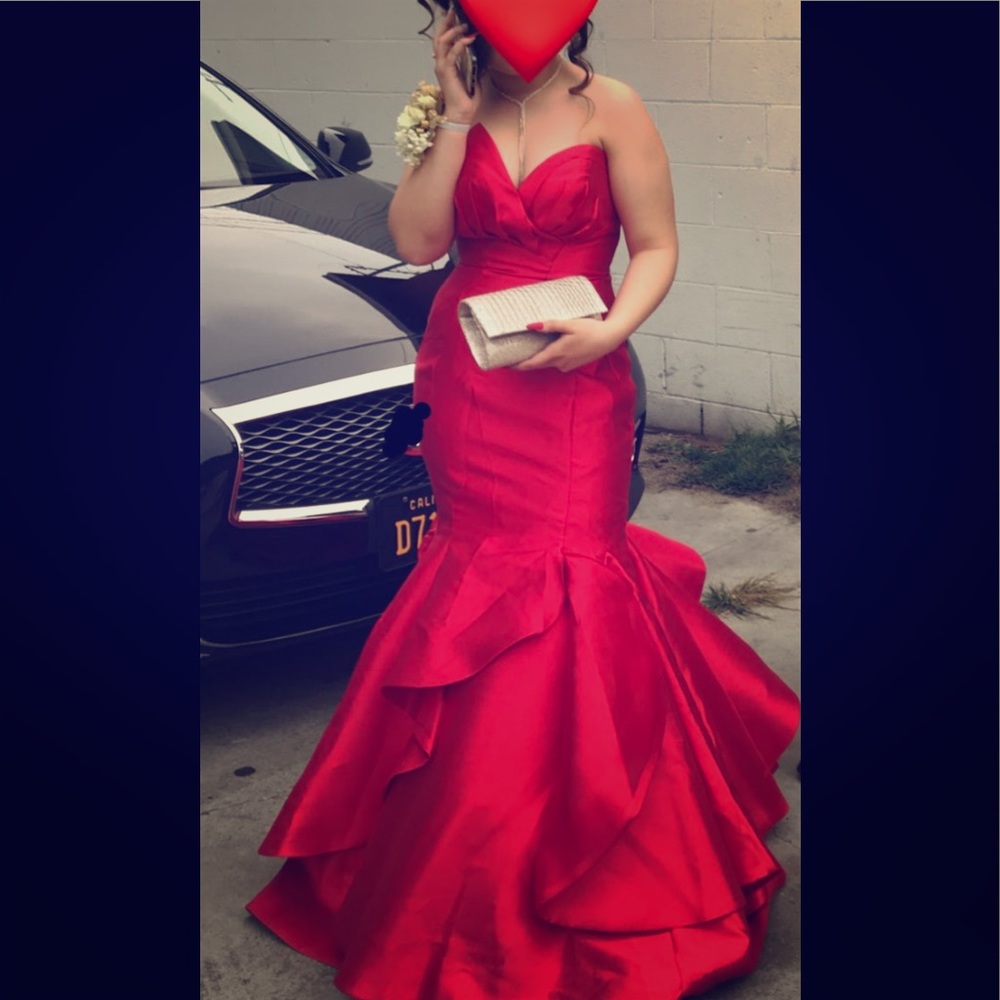 Elegant Gorgeous Dress!